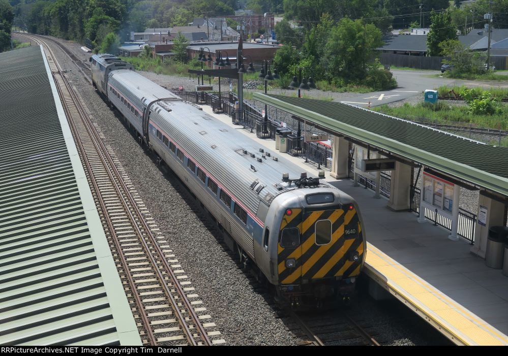 AMTK 9640 on train 463